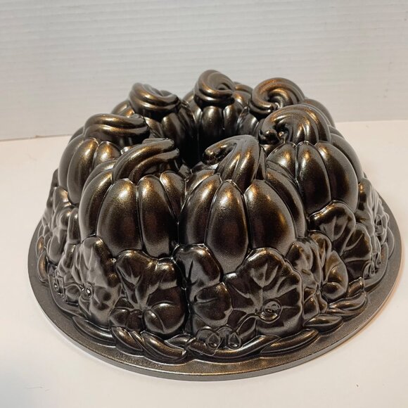 Nordic Ware Cast Aluminum Pumpkin Patch Bundt Pan Seasonal Fall Bakeware Nonstic - Picture 3 of 11